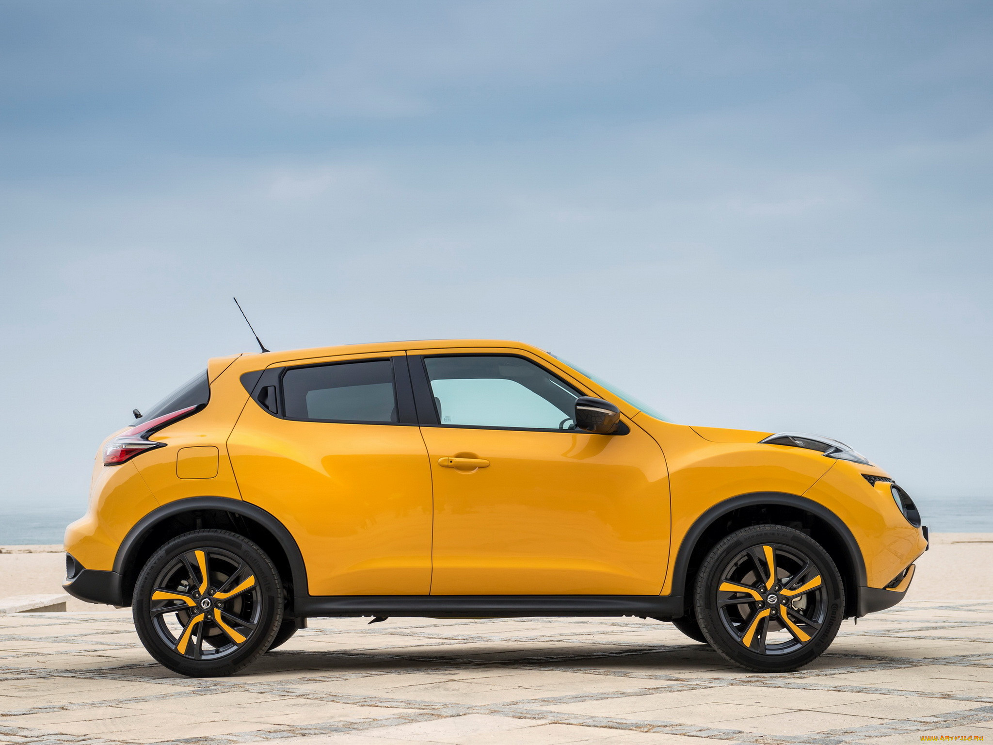 Nissan juke nismo. Nissan Juke. Nissan Juke 2014-2019. Nissan Juke кроссоверы. Ниссан Жук 3х дверный.